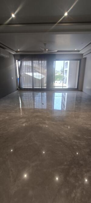 4 BHK Flat for sale in Raghuvir Shilvertone. ・ Vesu - Photo 1