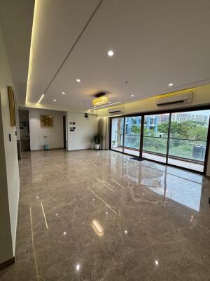 4 BHK Flat for sale in Nityanta ・ Vesu - Photo 1
